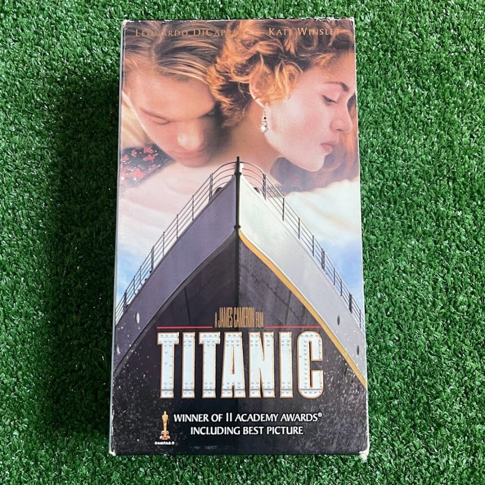 Titanic Leonardo Di Caprio Paramount Picture  Two Tape Set VHS (1997) Vintage